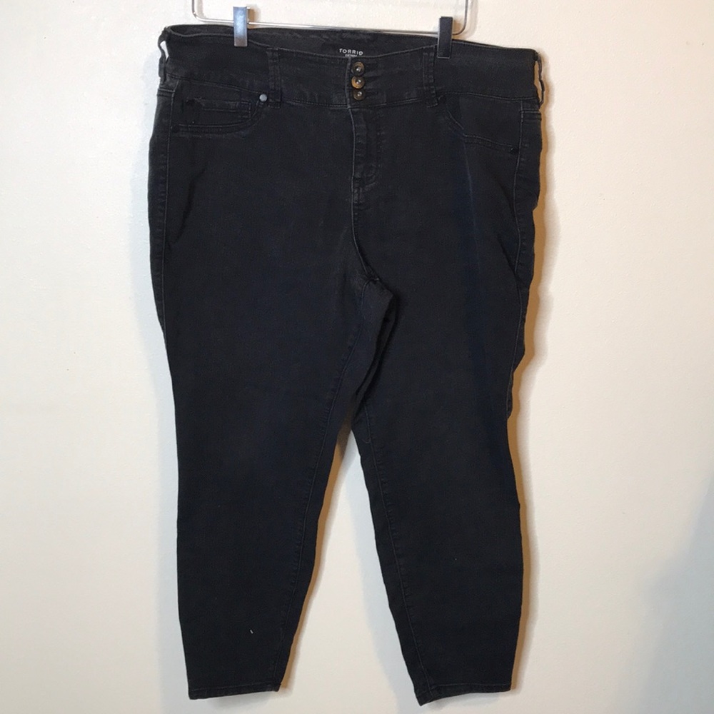 TORRID Sz 20 ACID BLACK CROP SKINNY